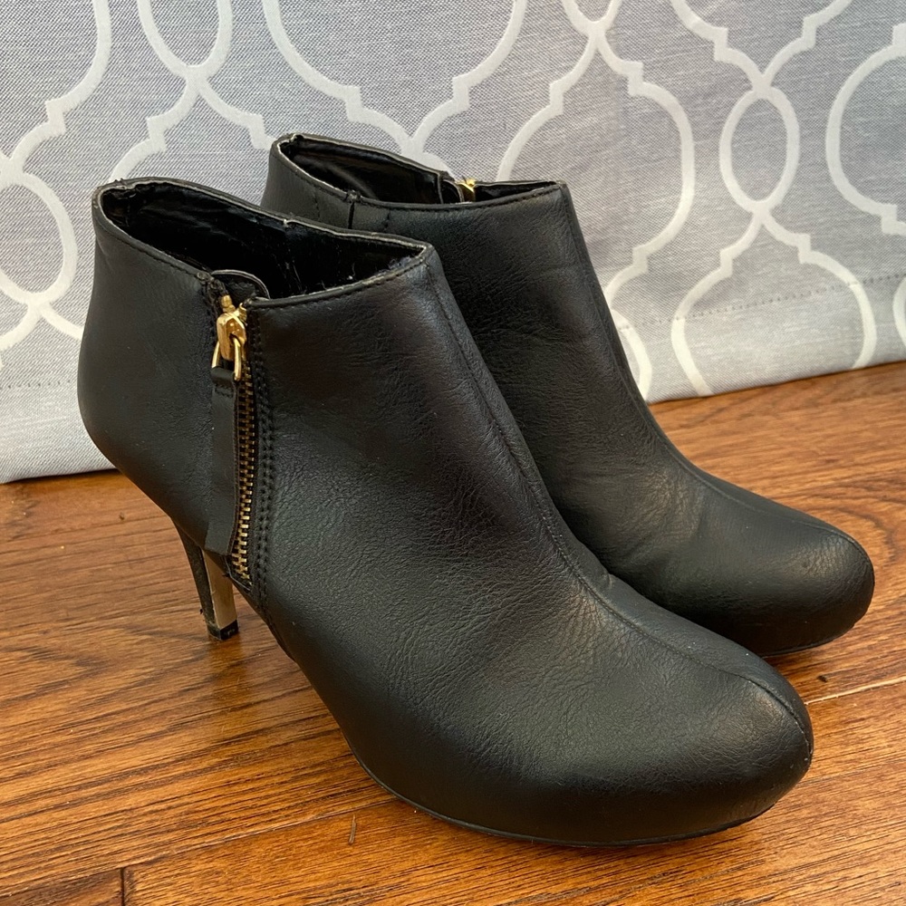 Madden Girl | Black Zip Up Heel Booties, size 8.5